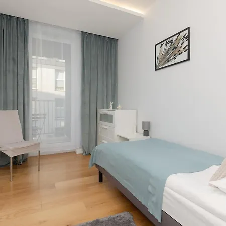 Daire Spacious Lodygowa Ideal For Families By Renters *