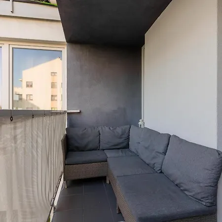 Daire Spacious Lodygowa Ideal For Families By Renters *