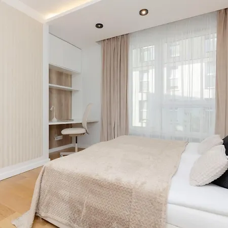 Daire Spacious Lodygowa Ideal For Families By Renters