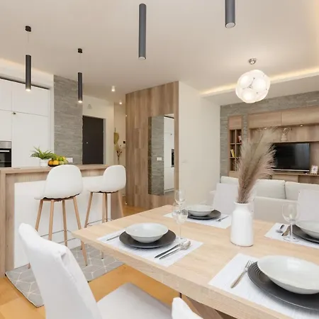 Spacious Lodygowa Ideal For Families By Renters Daire