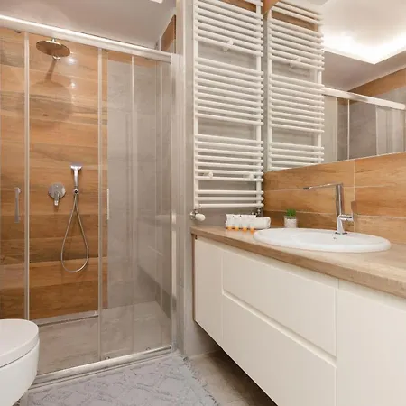 Daire Spacious Lodygowa Ideal For Families By Renters *
