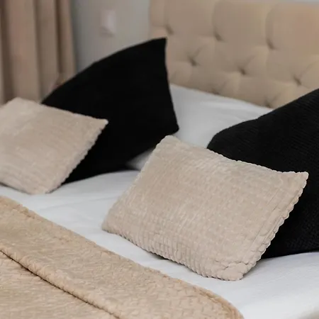 Spacious Lodygowa Ideal For Families By Renters Daire *